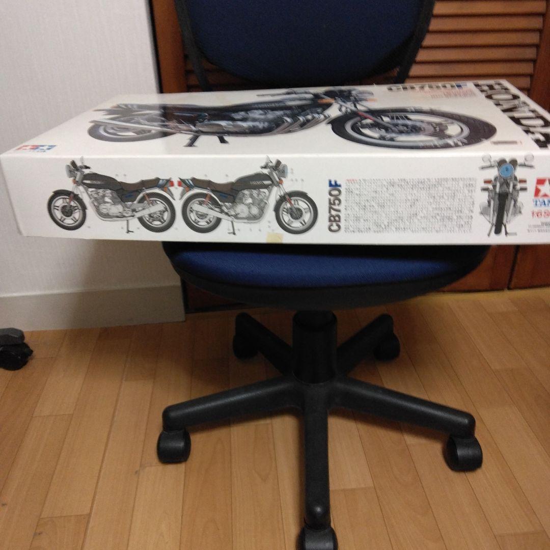 プロフ必読お願いします。HONDA CB750F1／6スケールプラモデル。