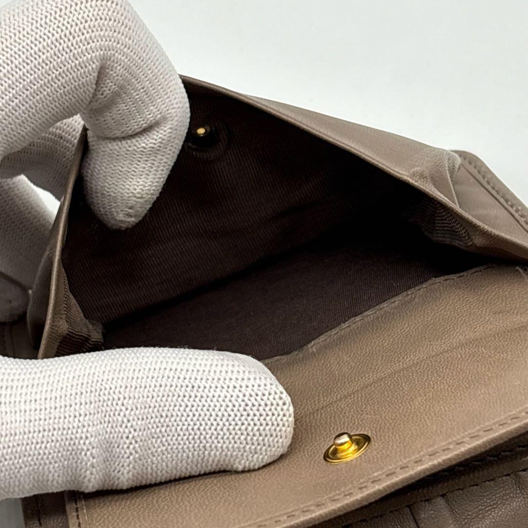 【美品】 付属品完備 PRADA レザー ギャザー 二つ折り財布 ロゴ ベージュ