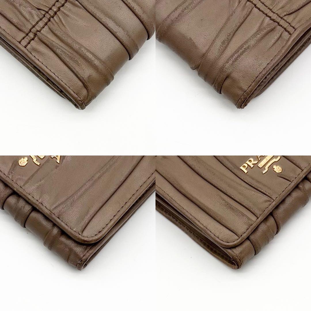 【美品】 付属品完備 PRADA レザー ギャザー 二つ折り財布 ロゴ ベージュ