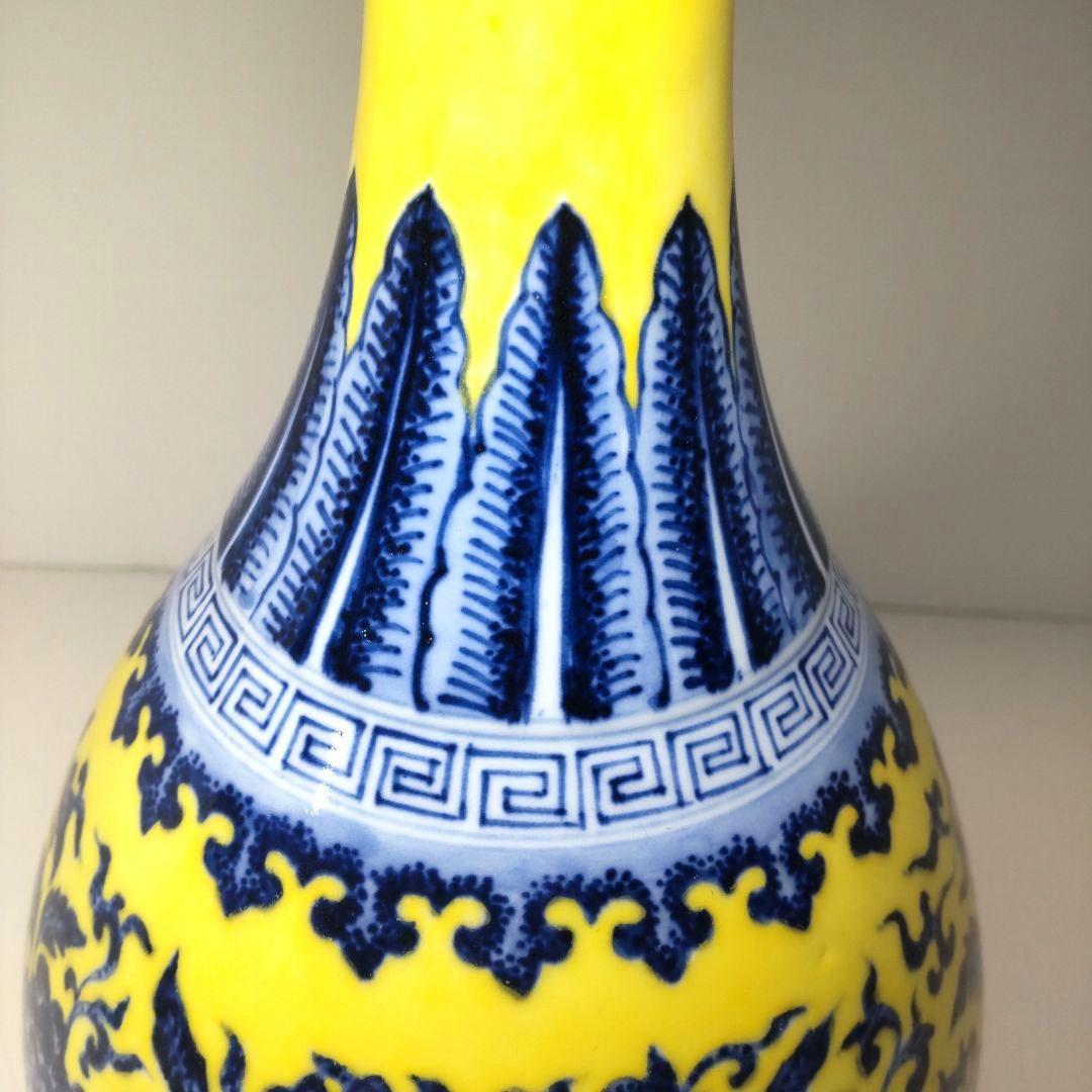 中国古董 景徳鎮 黄地清华花果瓶 大清乾隆年製款 骨董