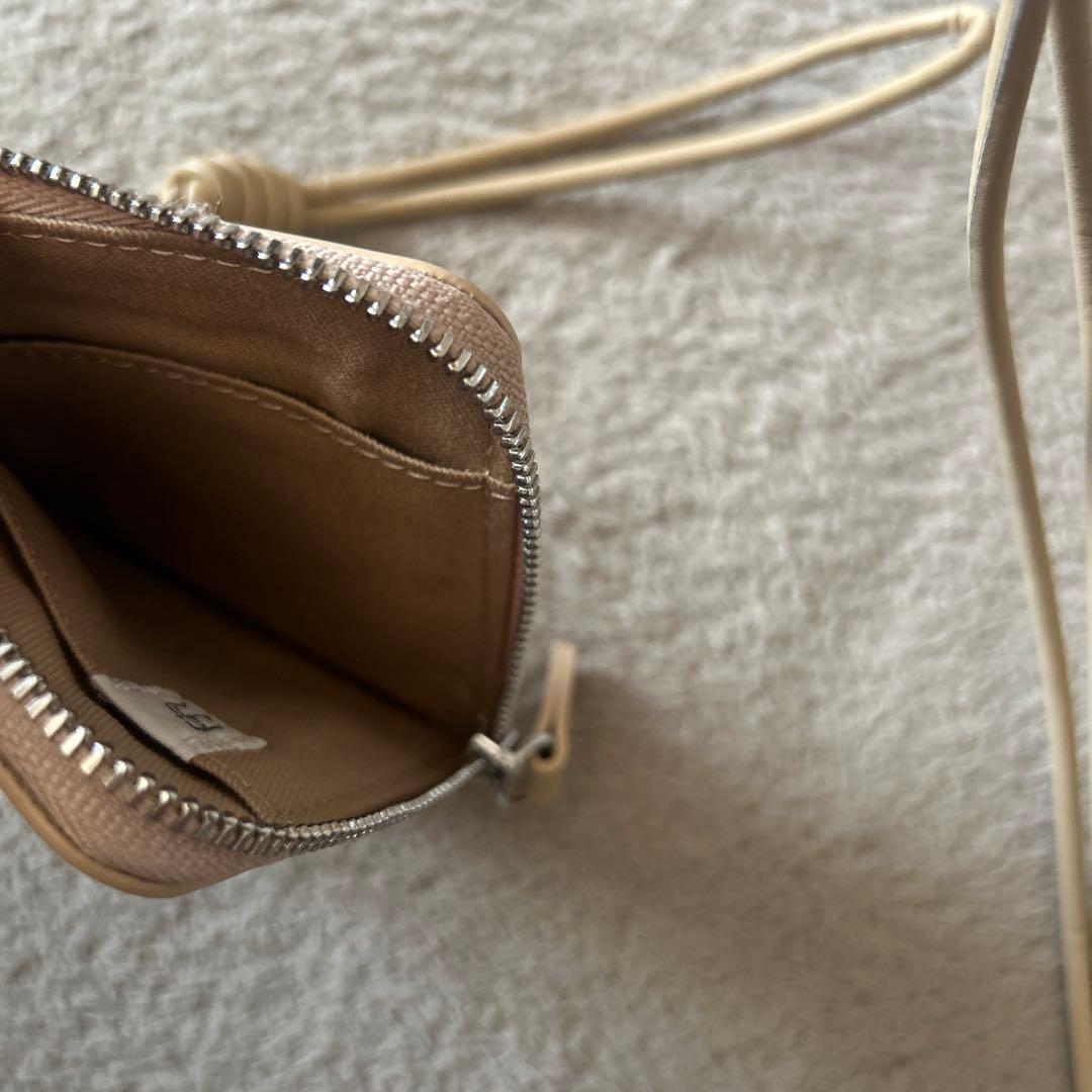 ETRE TOKYO レザーコードカラビナスクエアパース