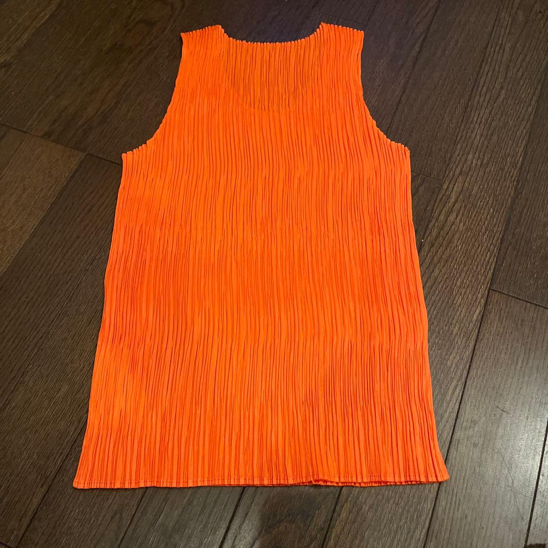 のん プリーツプリーズ トップス