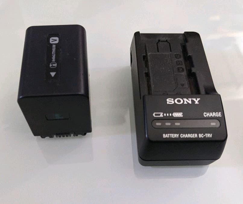 SONY トップ HDR-CX680と予備バッテリーと充電器 SONY ソニー