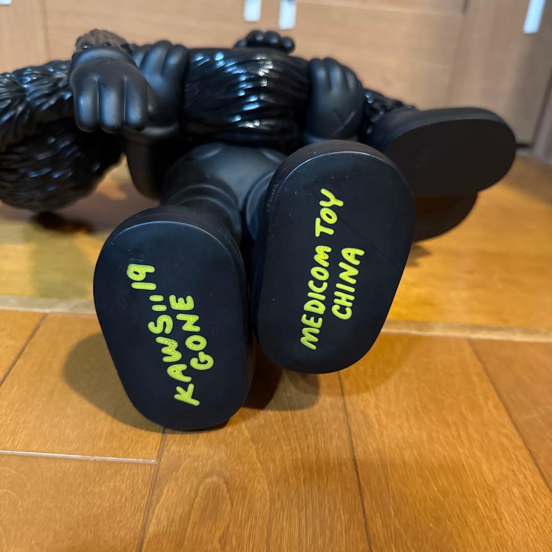 KAWS ブラック