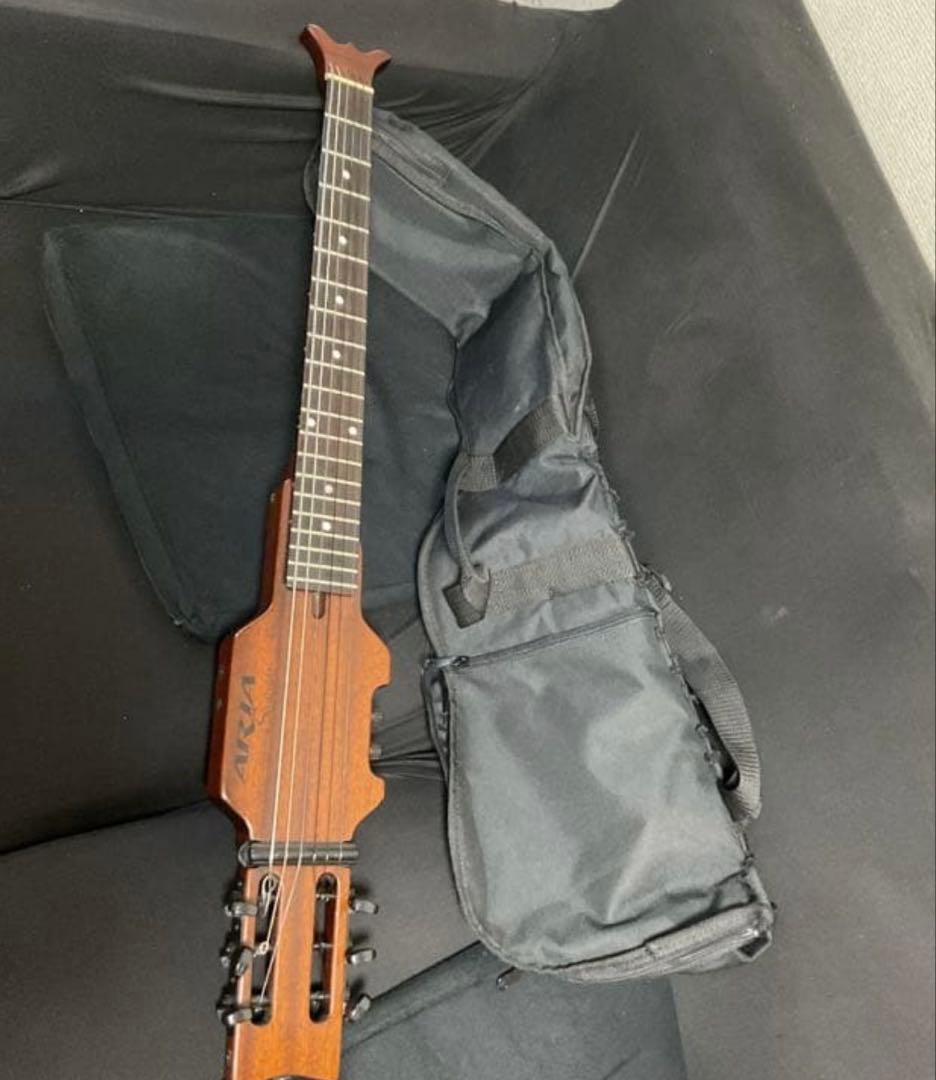 シンソニード(トラベルギターに最適)、サイレント 完動品 カポ