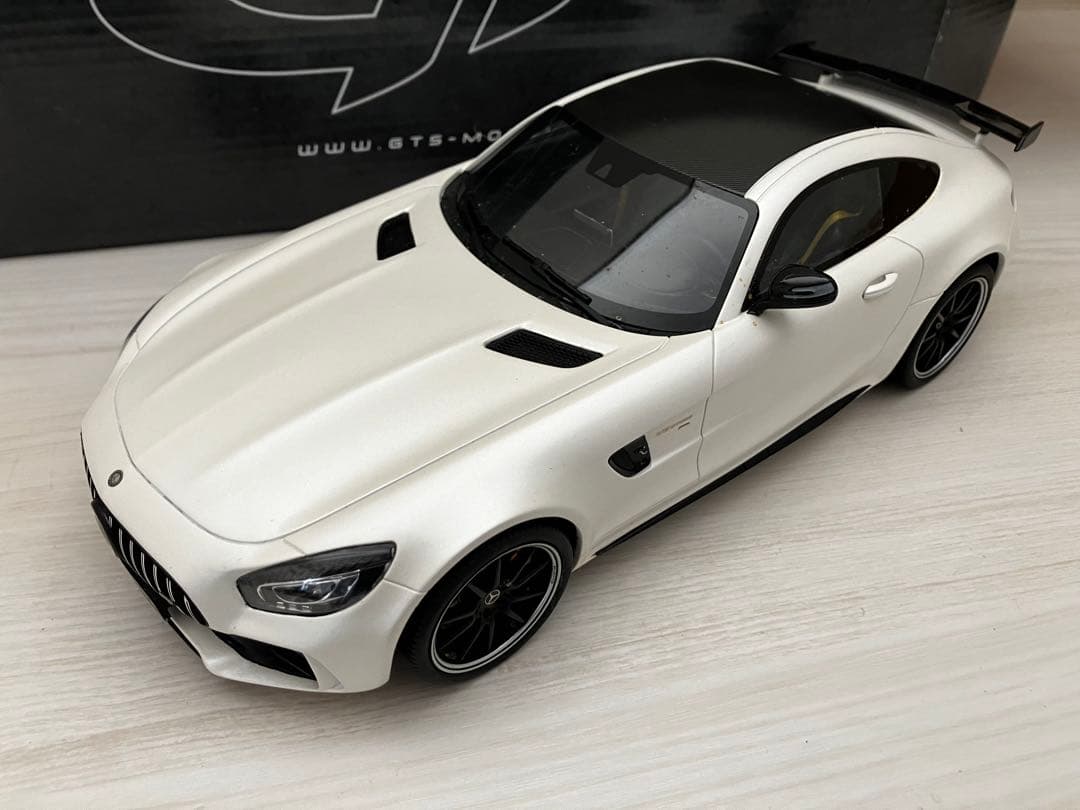1/18京商 メルセデス AMG GTR
