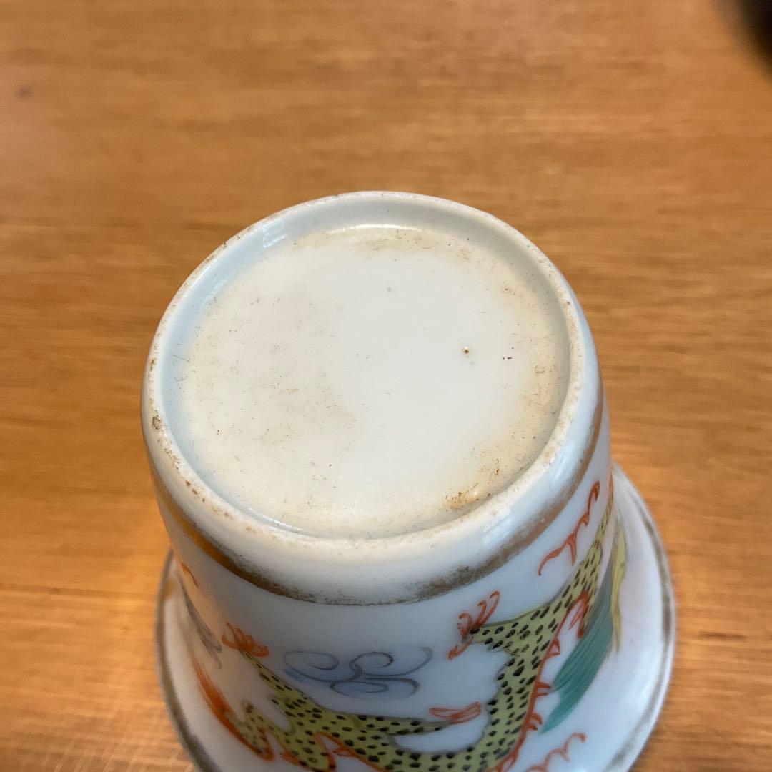 中国清朝の透かし染付の磁器茶碗 中国清朝の染付透かし茶碗 景徳鎮