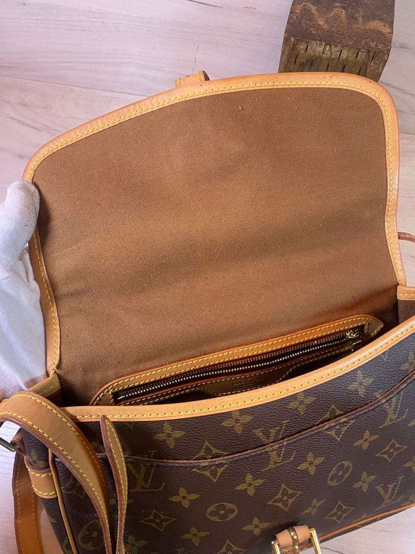 LOUIS VUITTON モノグラム ショルダーバッグ ソローニュ