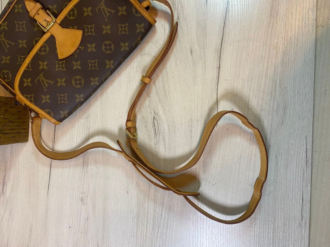 LOUIS VUITTON モノグラム ショルダーバッグ ソローニュ