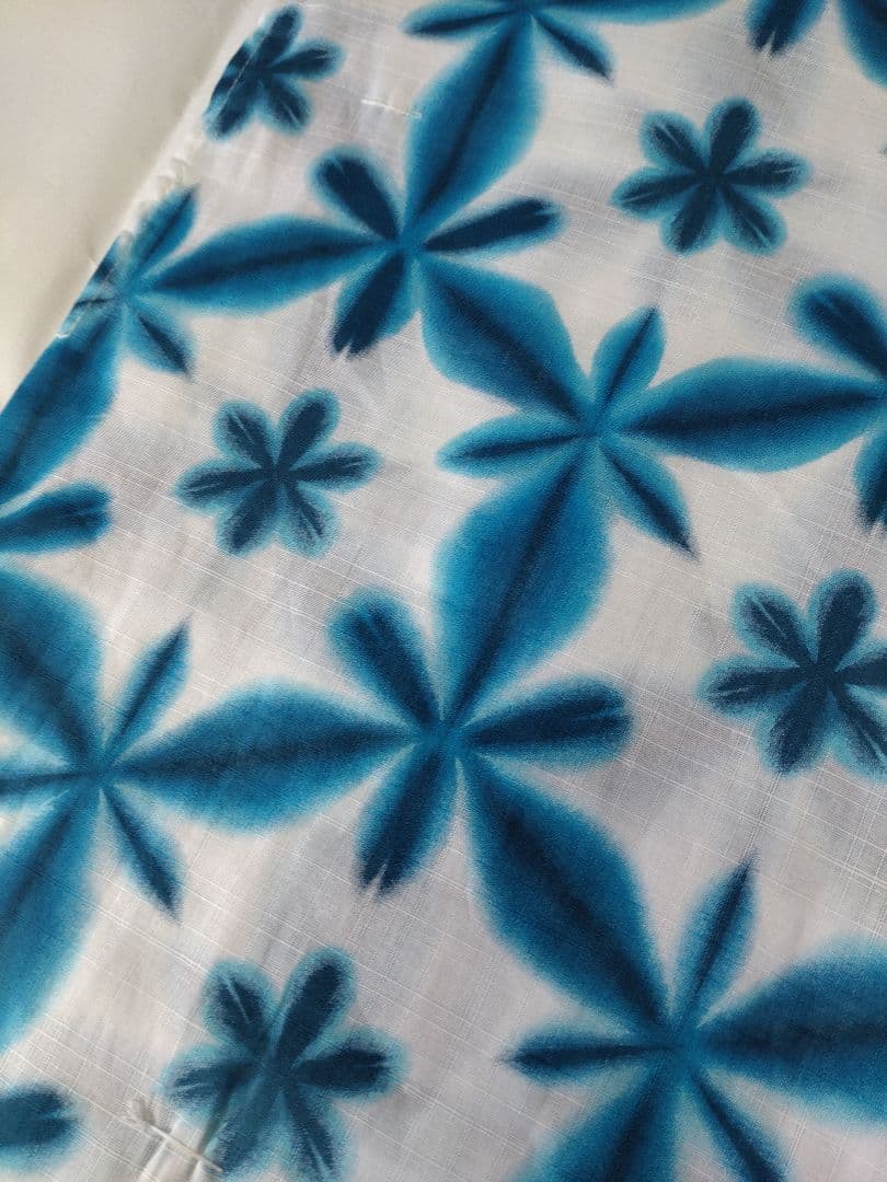 新品未使用　綿麻浴衣　雪花絞り風　白地　青　大人浴衣　夏着物