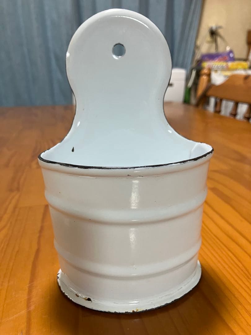 The Olde Farmhouse ホワイトブラシユホルダー ホーロー - メルカリ