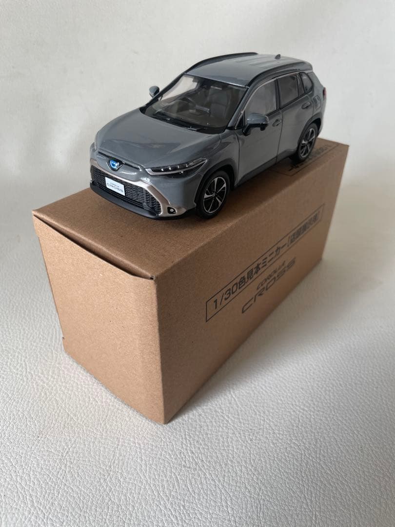 トヨタ カローラ クロス 色見本 ミニカー ② 1H5 セメントグレーメタリック
