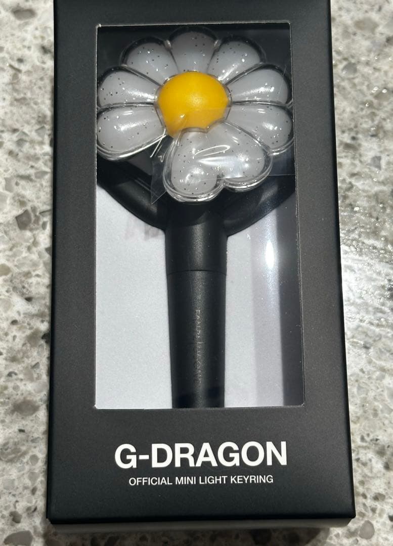 G-DRAGON Ubermensch展示会 ミニライト キーリング ②