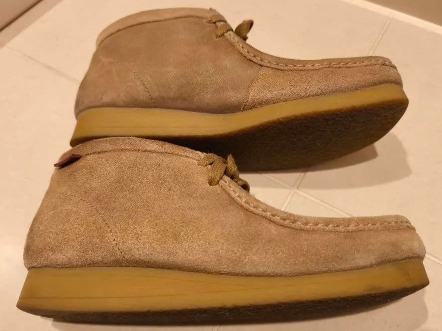 Clarks ワラビー ベージュ スエード モカシン