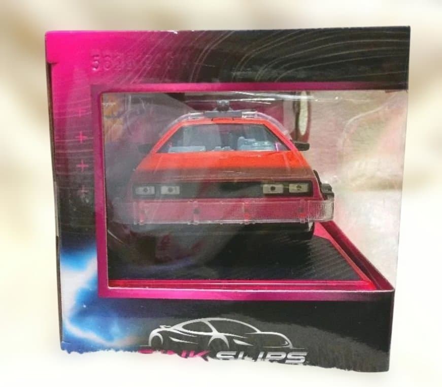 新品　Jada　バックトゥーザフューチャー　デロリアンPINK SLIPSピンク