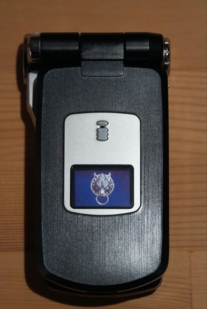 ドコモ FOMA P900iV クラウドブラック FF7ACストラップ付