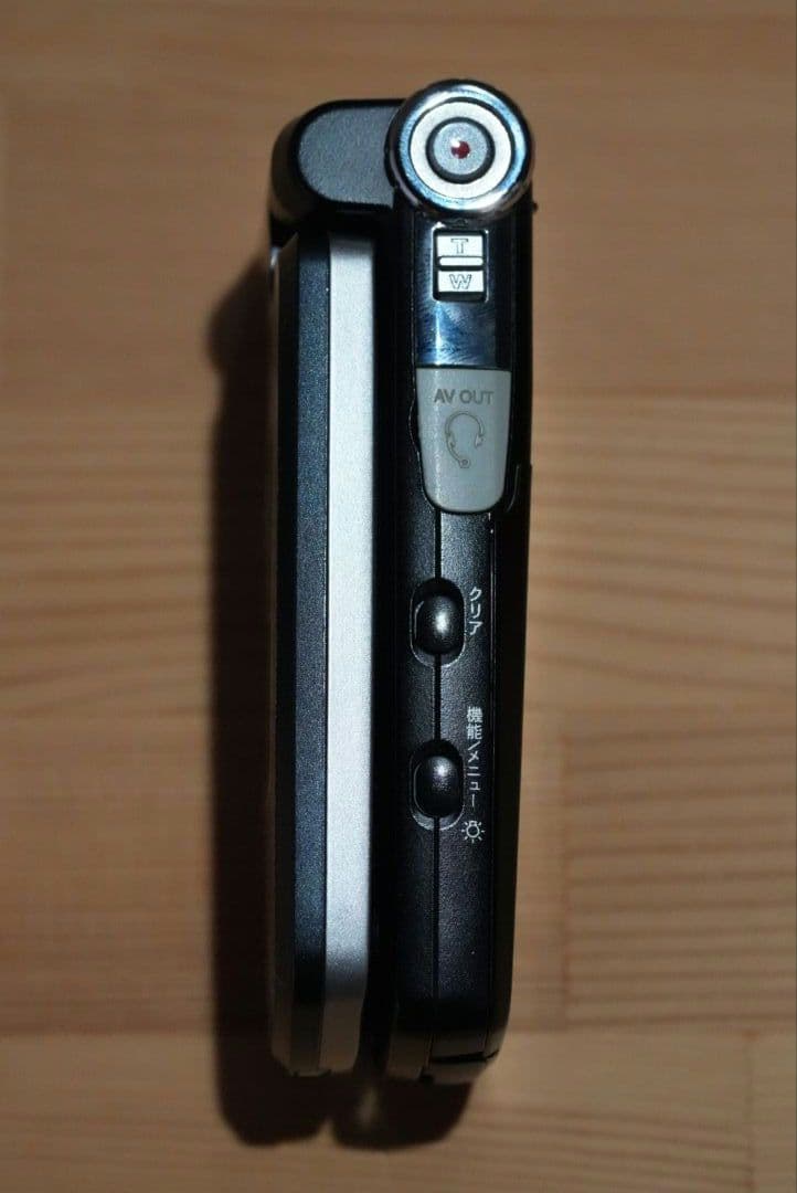 ドコモ FOMA P900iV クラウドブラック FF7ACストラップ付