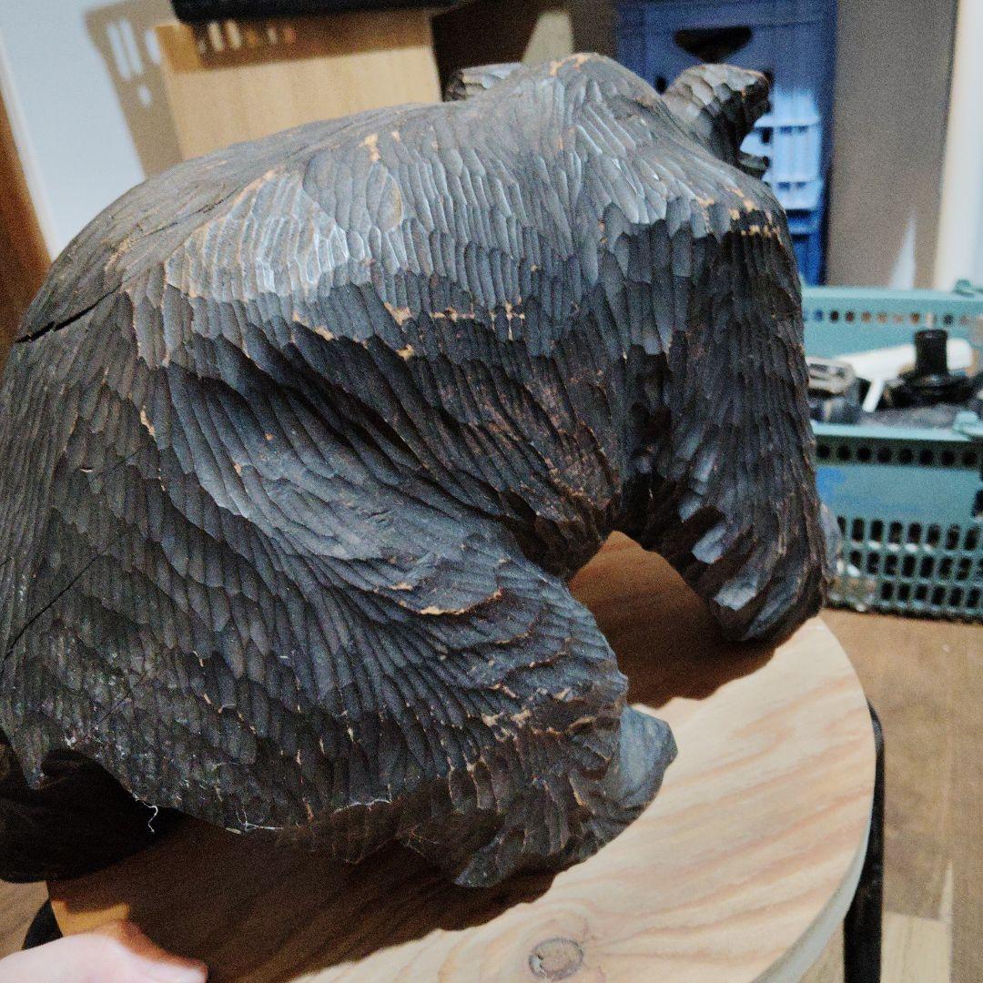 特別ホビー・楽器・アート - 木製クマの彫刻 魚を咥えたデザイン K10724165