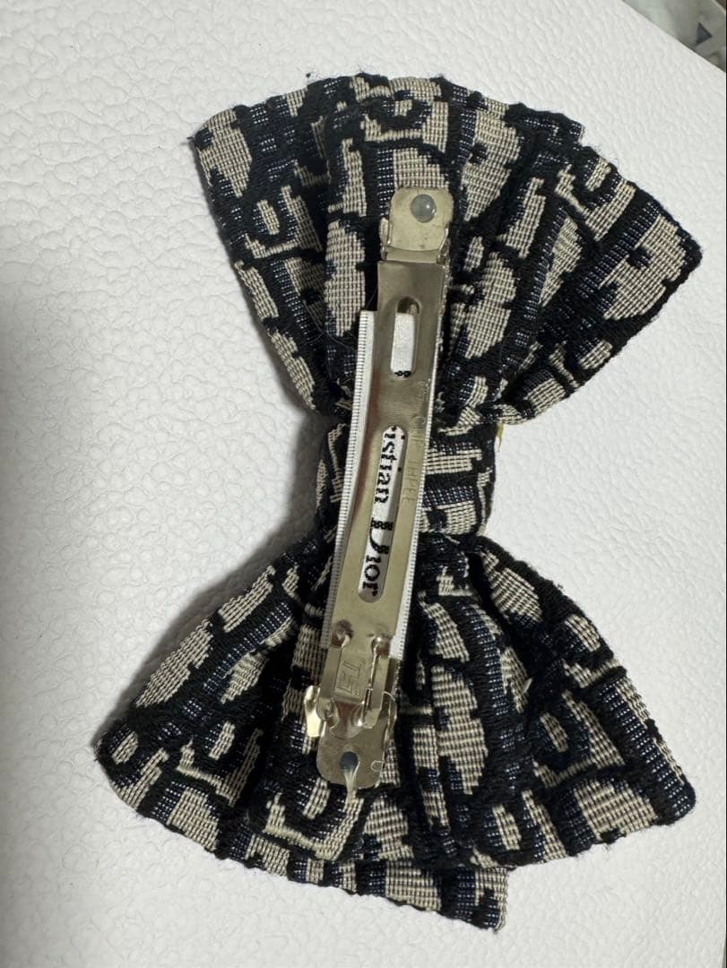 ［美品］DIOR リボン型ヘアクリップ 黒とベージュ