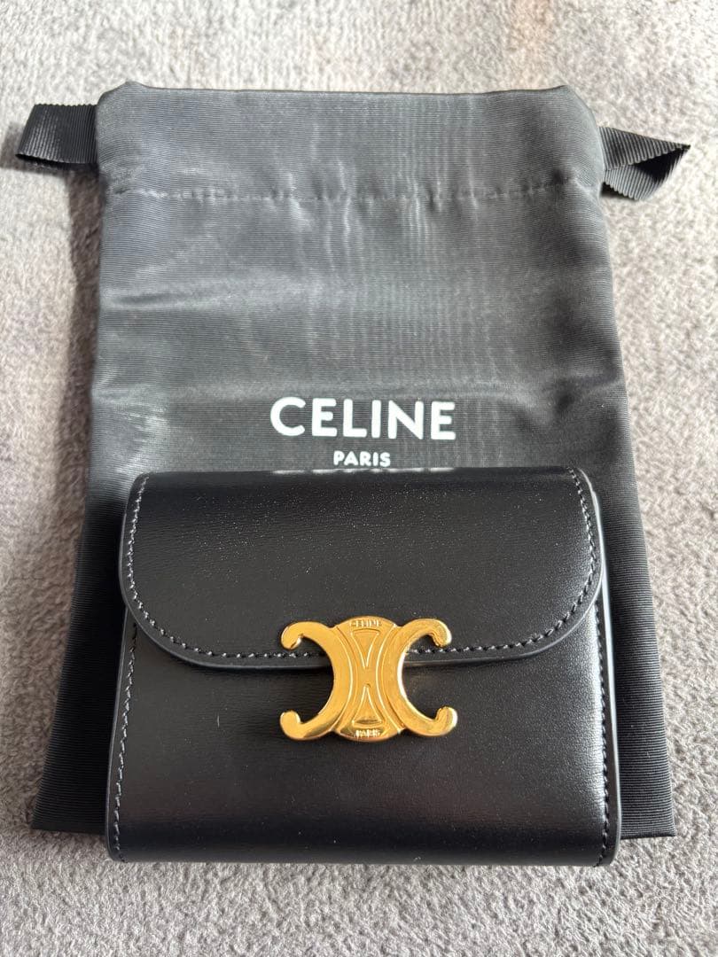 CELINEのフリマアイテム一覧 極上品 CELINE ブラックレザー 三つ折り財布