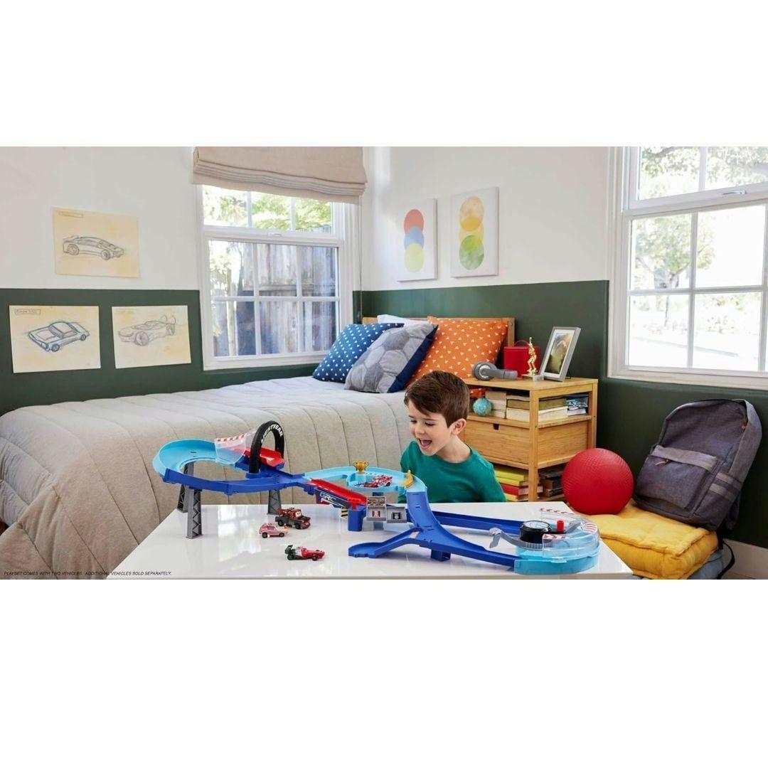 マテル カーズ GRC プレイセット ミニカー2台 マックィーン フランチェスコ