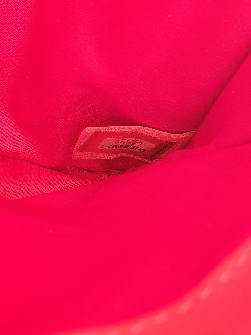 CHANEL レッド キルティング ショルダーバッグ