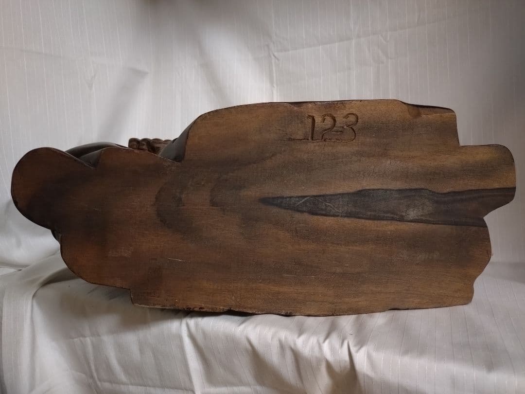 まもる様専用。少林寺拳法木彫達磨（赤檀彫刻）置台付き