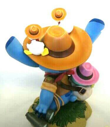 ディズニーストアスティッチビッグフィギュアトレジャーハンター冒険家