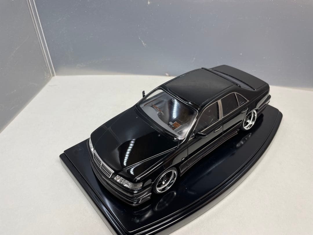 アオシマ　1/24プラモデル完成品 Y33シーマ
