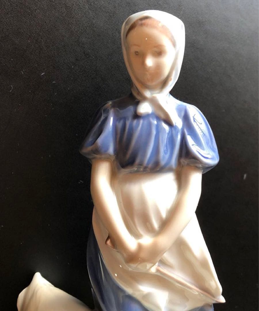 ロイヤルコペンハーゲン 527ガチョウと少女 と 1518はう赤ちゃんの2体です