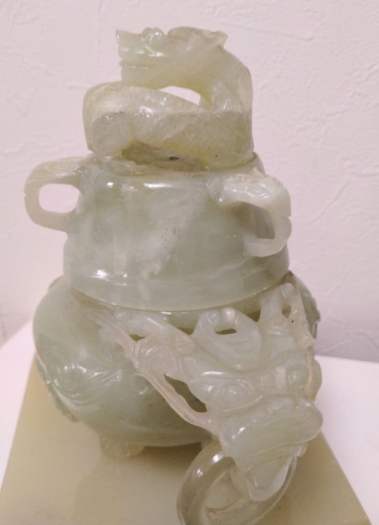 翡翠玉石香炉彫刻台座付き置物 翡翠製 獅子の彫刻 木製台座付き 蓋