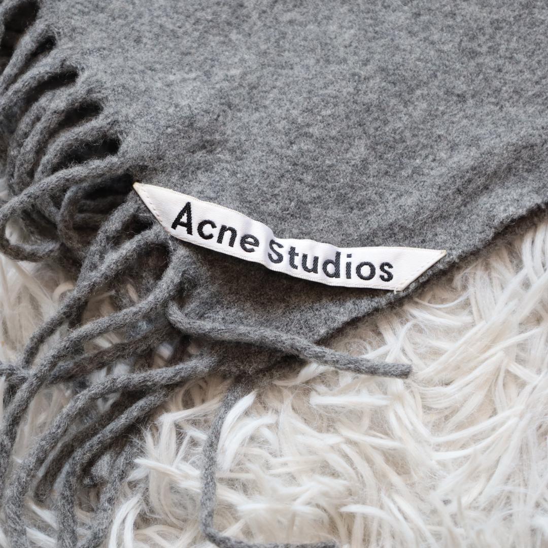 ✨Acne Studios✨マフラー 斜めタグ グレー - メルカリ
