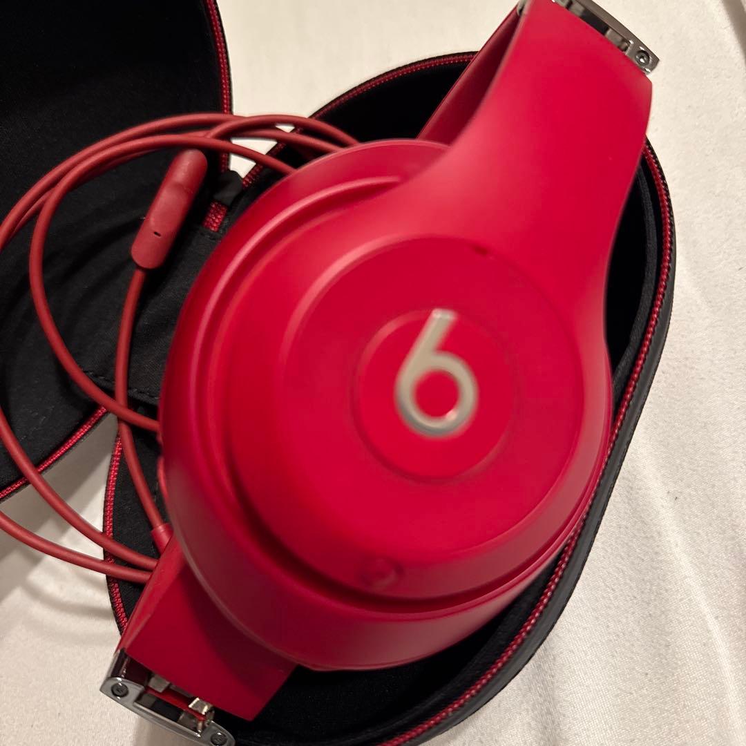 Beats ワイヤレスヘッドホン レッド 世界が認めたサウンド。Bluetoothに対応したワイヤレスヘッドホン
