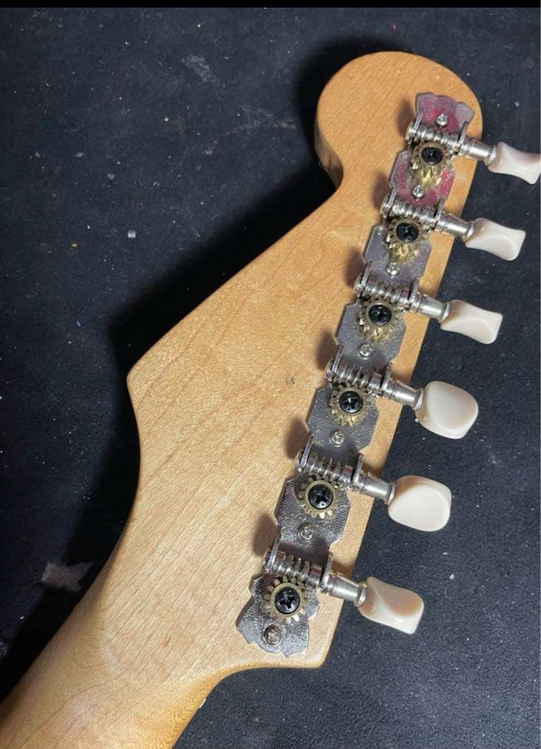 photogenicのミニギターをチョコレートバンブルビーver.リフィニッシュ