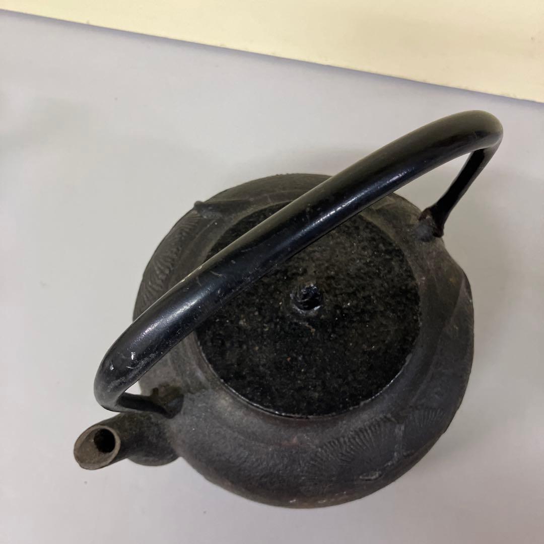 E-1 昭和レトロ 当時物 古道具 伝統工芸品 鉄瓶 松葉紋様 霰 丸型