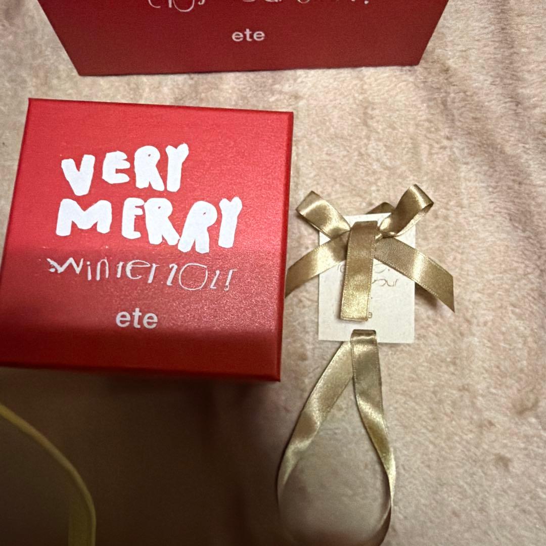 ete ゴールドリング 赤いギフトボックス付き