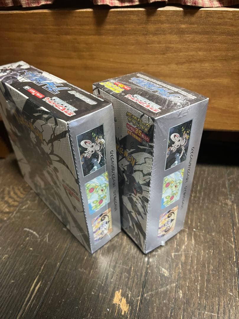 ブラックボルト、デラックス　ボックス2点セット売り　シュリンク付きポケモンカード