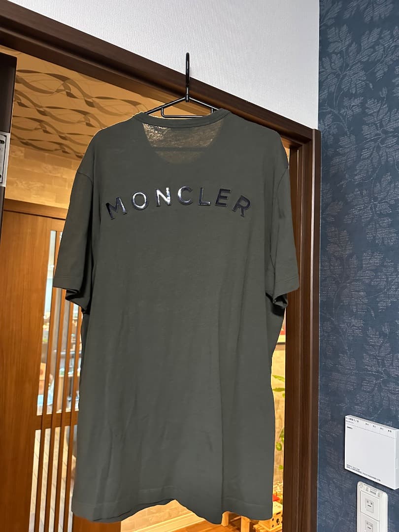 モンクレールオリーブ Tシャツ ロゴ