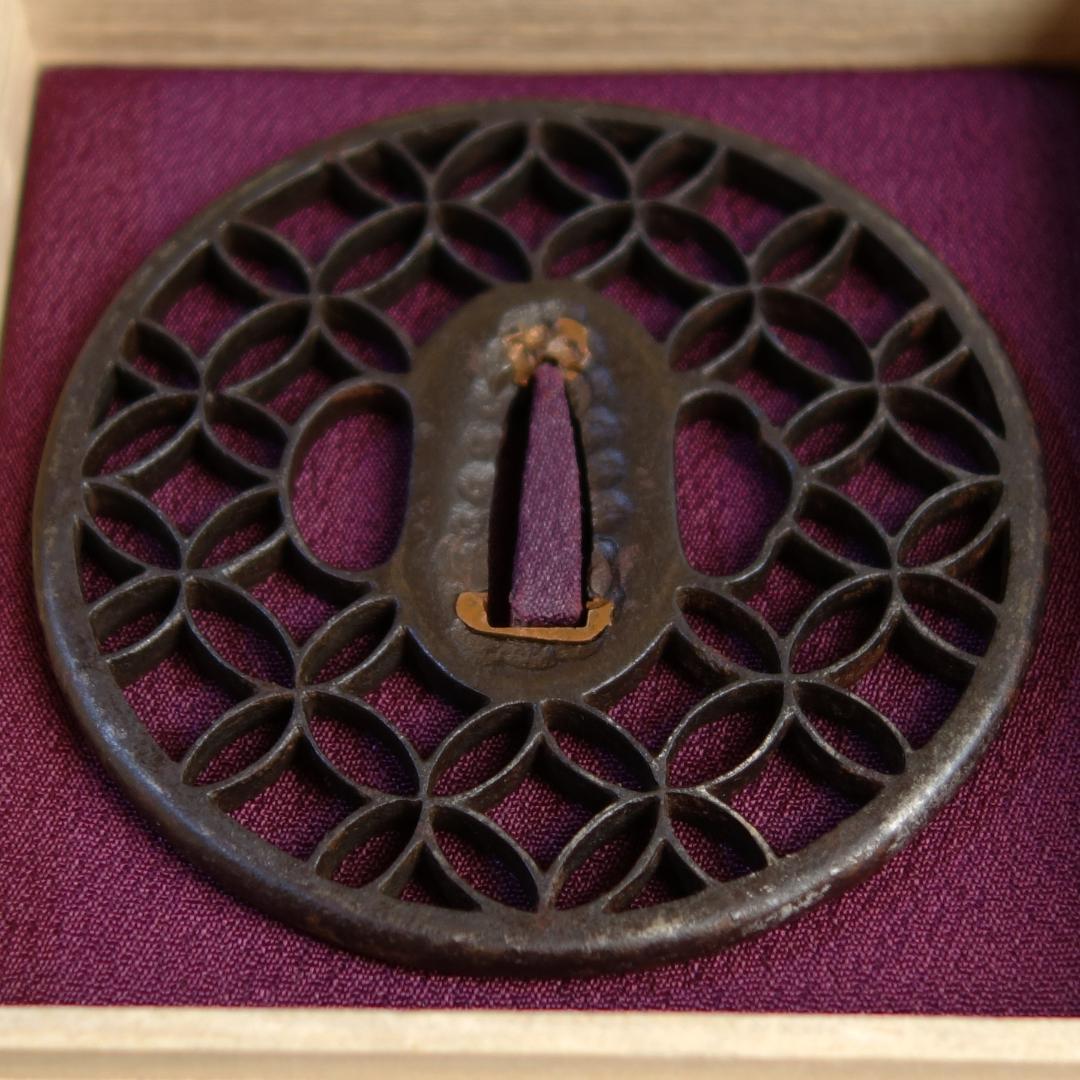 鍔 鐔 刀装具 武具 骨董【京透 七宝文様透鍔】(鍔箱付き)