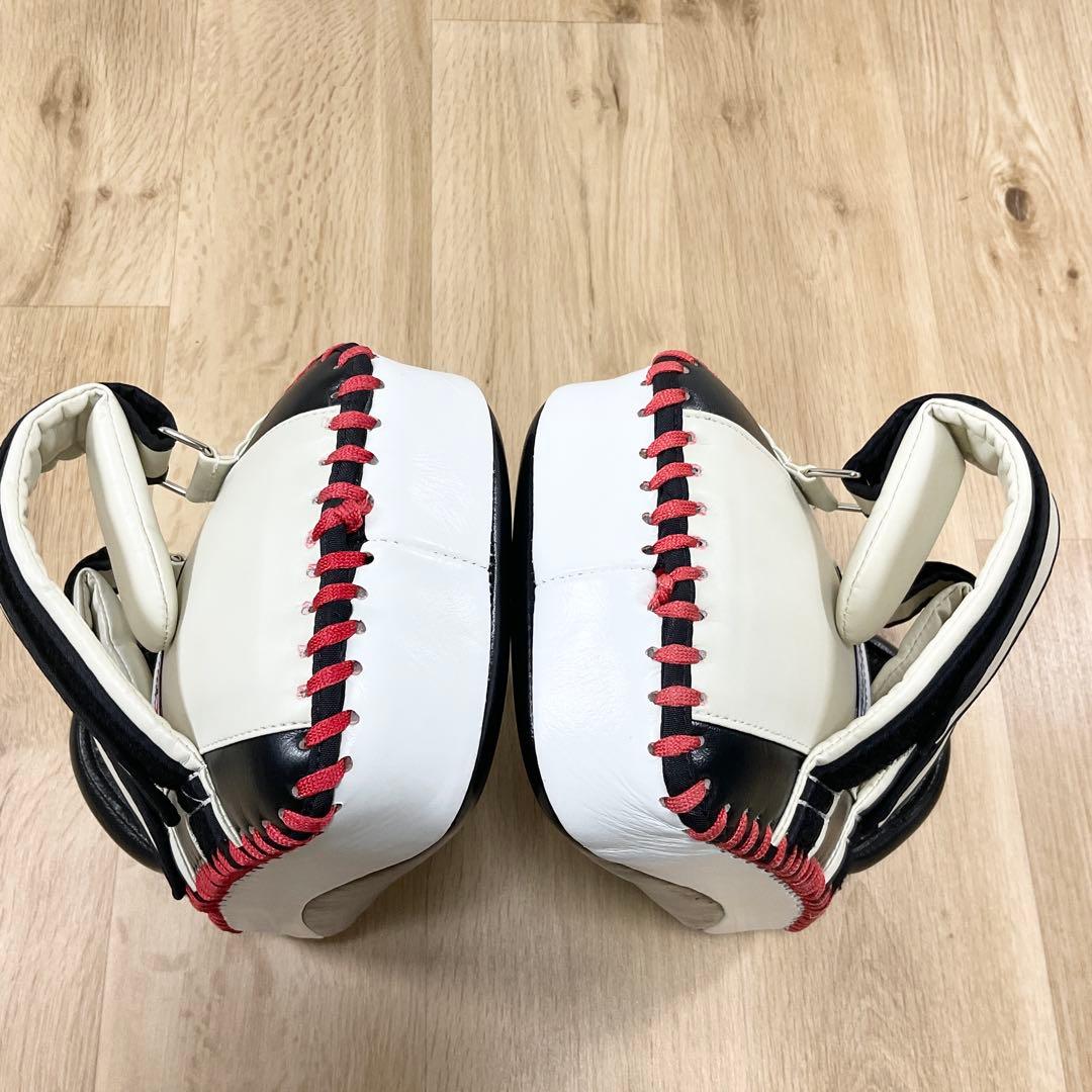 フェアテックス Fairtex キックミット 白黒赤 キックボクシング