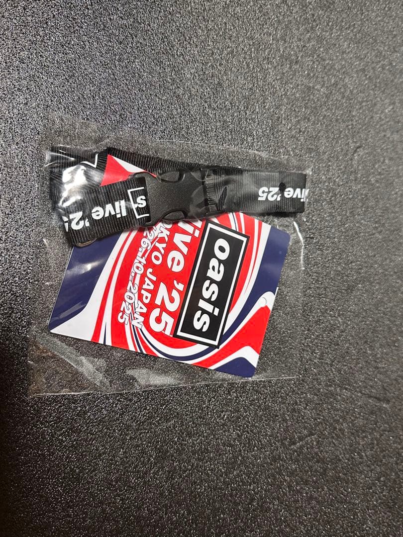 Oasis Live 25 キーホルダーとテープセット - メルカリ