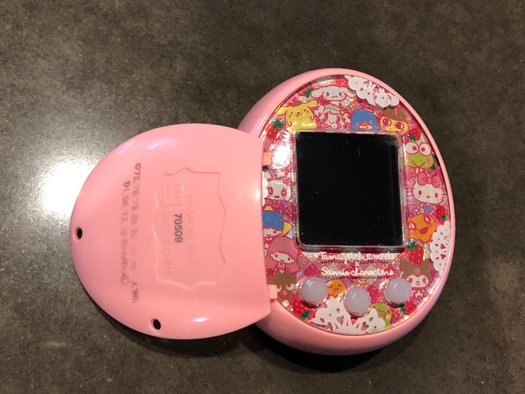 たまごっちみーつサンリオ　ピンク　BANDAI バンダイ