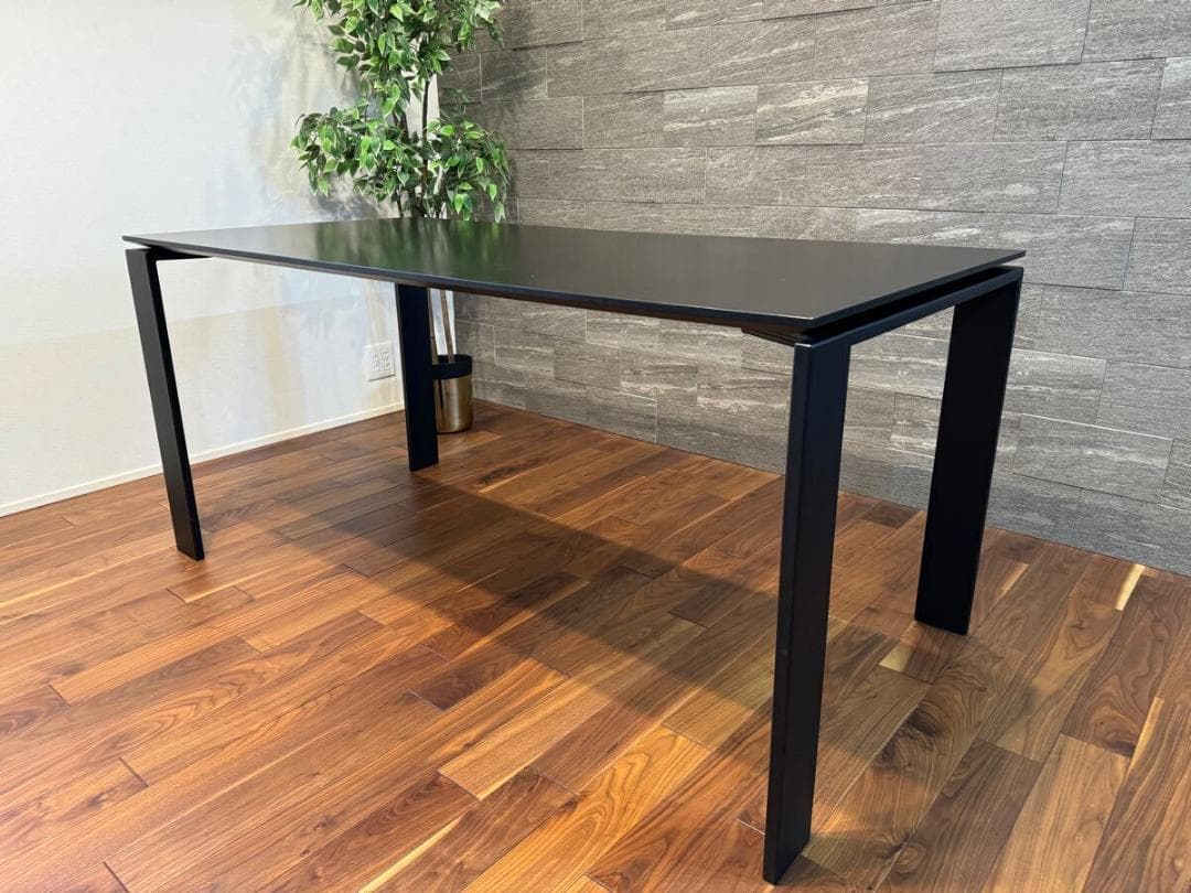 Kartell カルテル FOUR フォー 158 ブラック 25万 テーブル