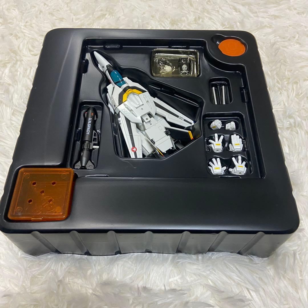 レア 中身美品リボルテック マクロス 三段変形バルキリー VF-1S