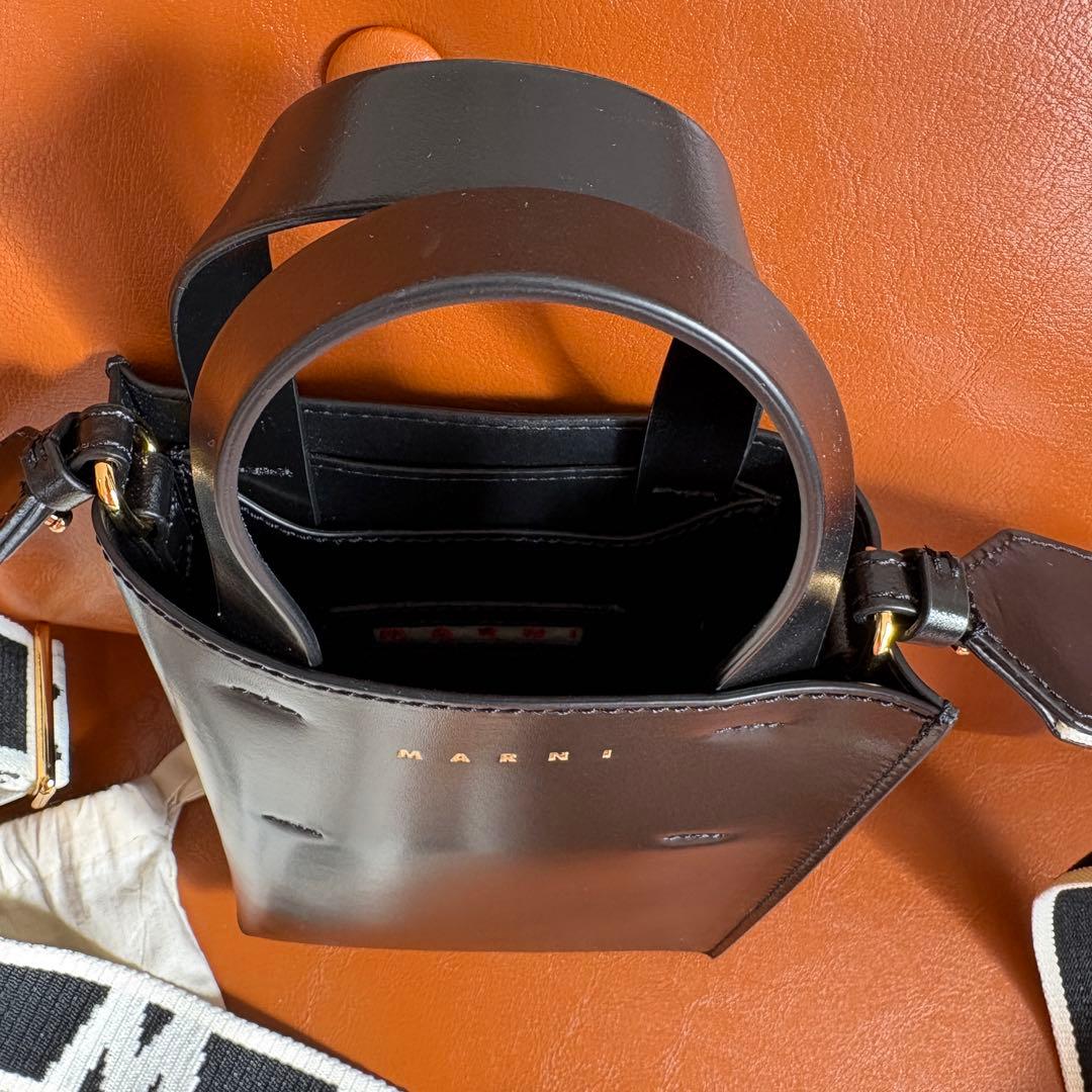 MARNI MUSEO ナノバッグ ブラック レザー MARNIロゴストラップ