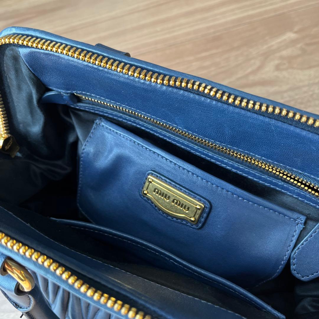 MIU MIU ネイビー プリーツ ハンドバッグ