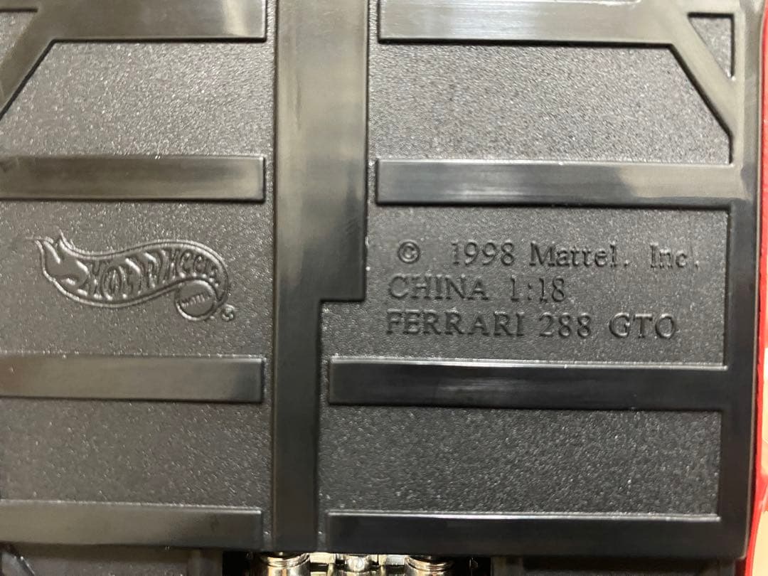 ミニカー HOTWHEELS Ferrari 288 GTO 1/18