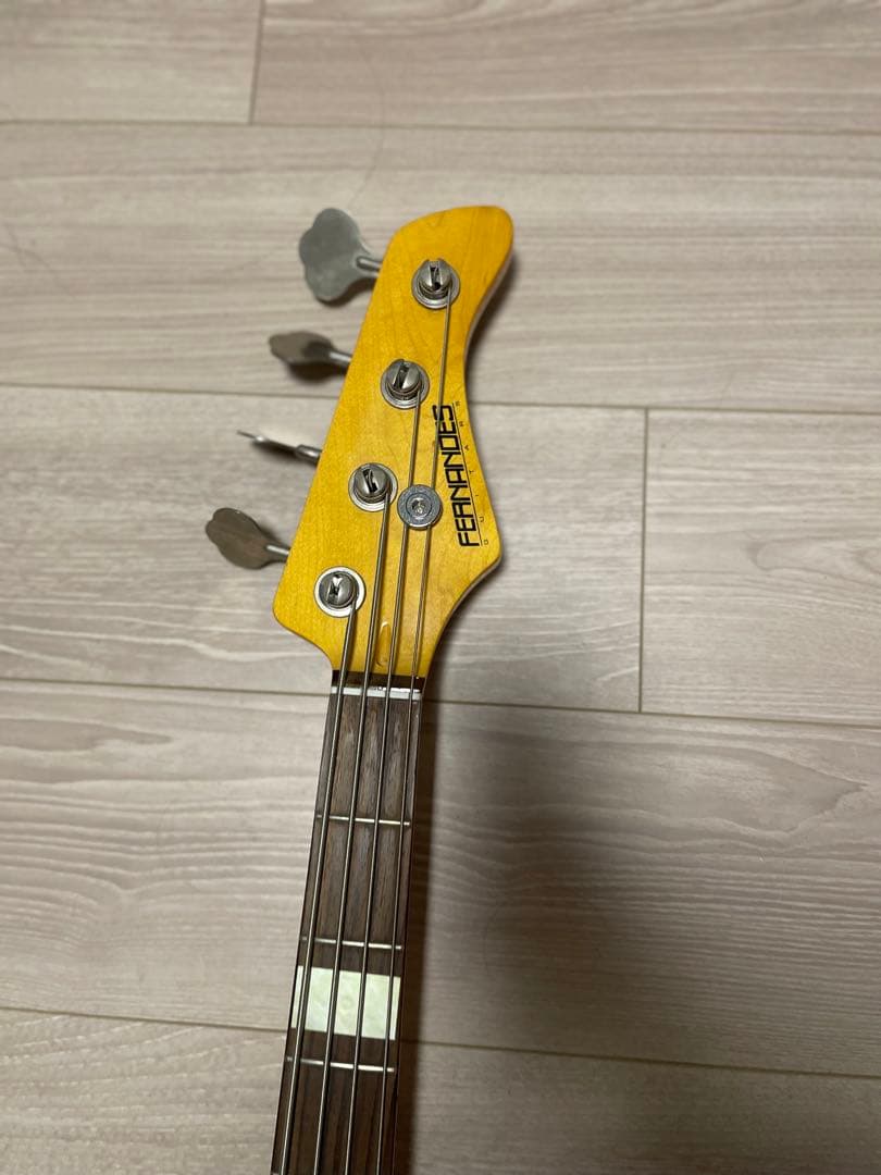 フェルナンデス ブラックジャズベース(ノーマルピックガード付き)