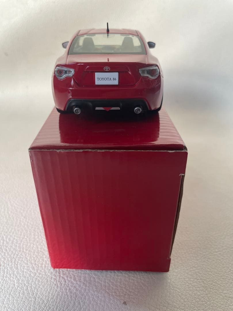 トヨタ 86 色見本 ミニカー 1/30 ⑤ C7P ライトニングレッド 非売品