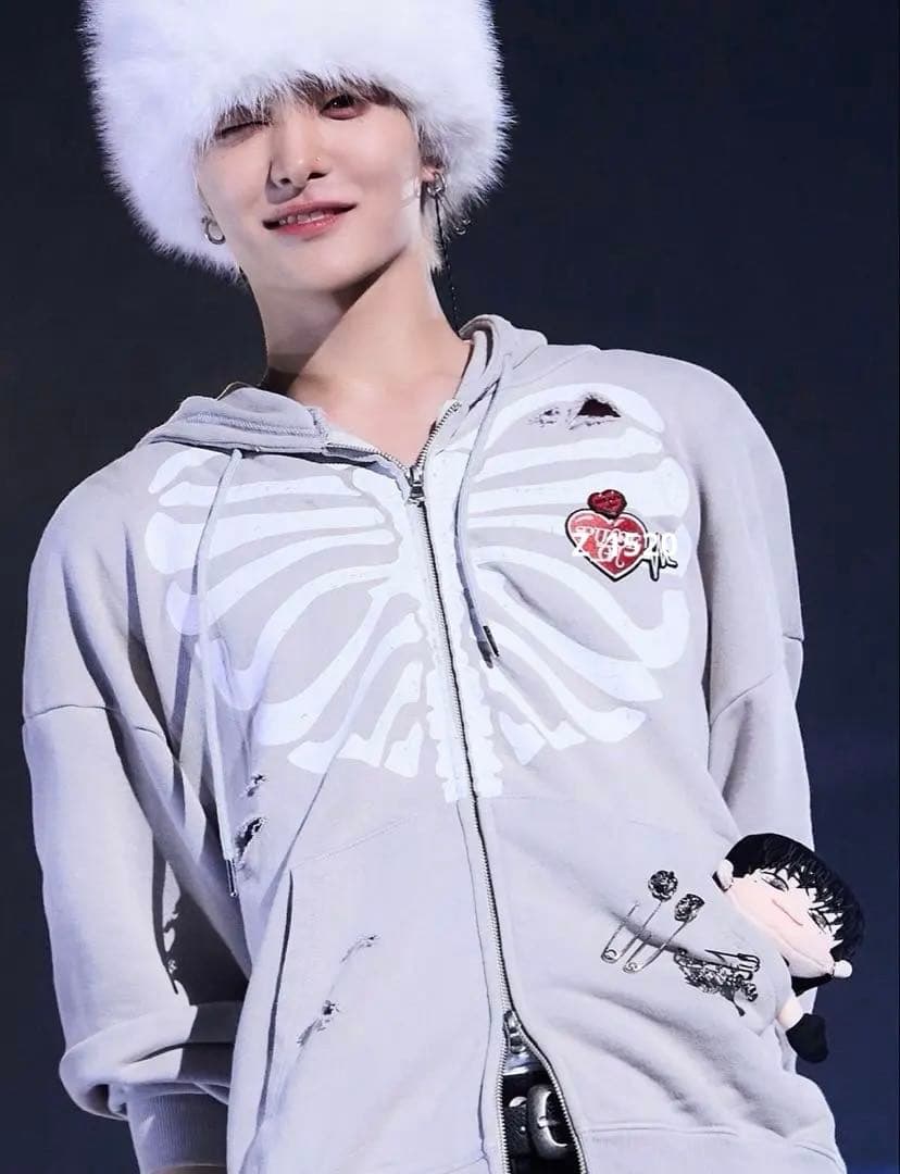 TREASUREフーディー パーカー PULSE ON グレー - メルカリ